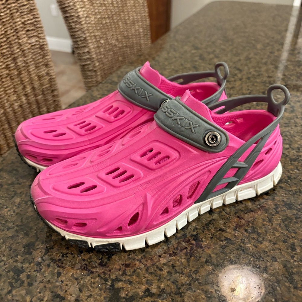 Crosskix women’s slides water shoes size 6 Pink and Gray Shoes